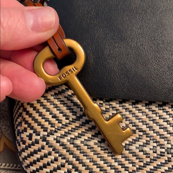 BN Fossil Crossbody Purse with matching wallet - Picture 6 of 6